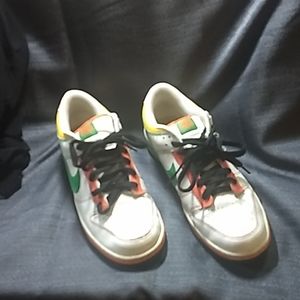 Men's Nike 6.0 , low dunk, size 9